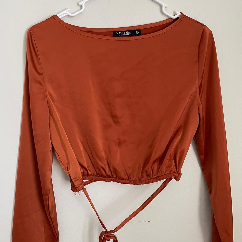NastyGal - Satin Cropped Long sleeve - Small